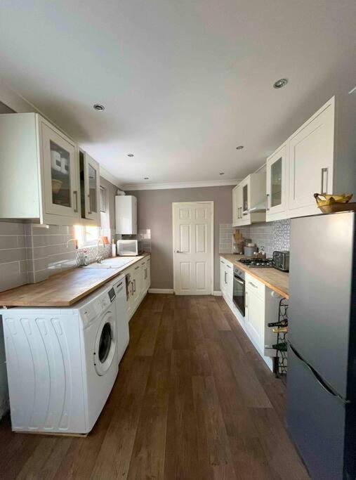 Cosy Flat In Burgess Hill, Sussex Apartment Luaran gambar