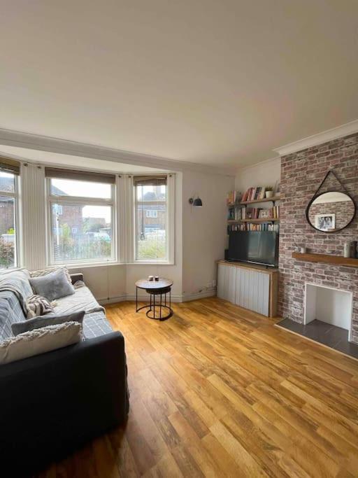 Cosy Flat In Burgess Hill, Sussex Apartment Luaran gambar